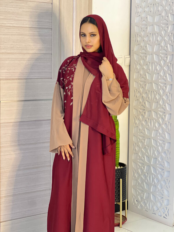 Abaya Asra - Sophisticated Three-Piece Set with Embroidered Floral Accents