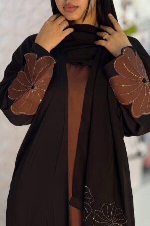 Abaya Jamila - Elegant Three-Piece Set with Bold Floral Embellishments