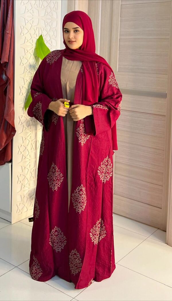 Abaya Scarlet Elegance – Bold Sophistication in a Three-Piece Set