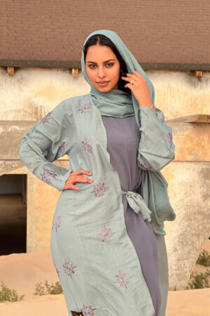 Abaya Nadira – Elegant Sage Green Embroidered Abaya with Mauve Dress & Matching Scarf