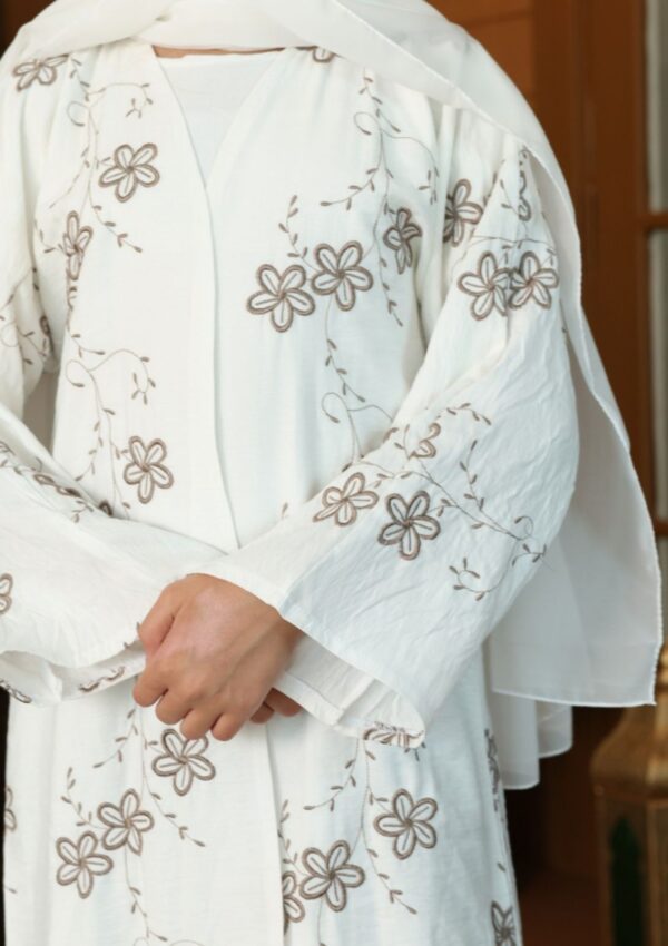 Abaya Yumna