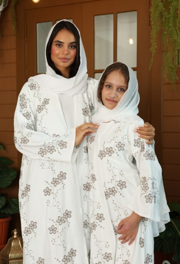 Abaya Yumna
