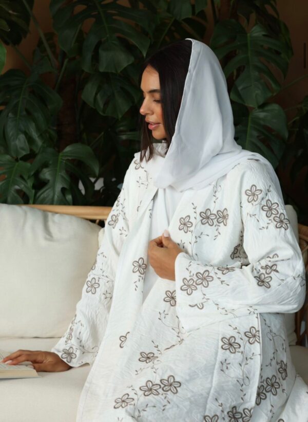 Abaya Yumna