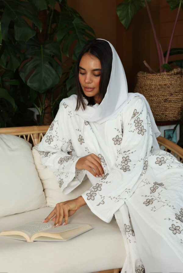 Abaya Yumna